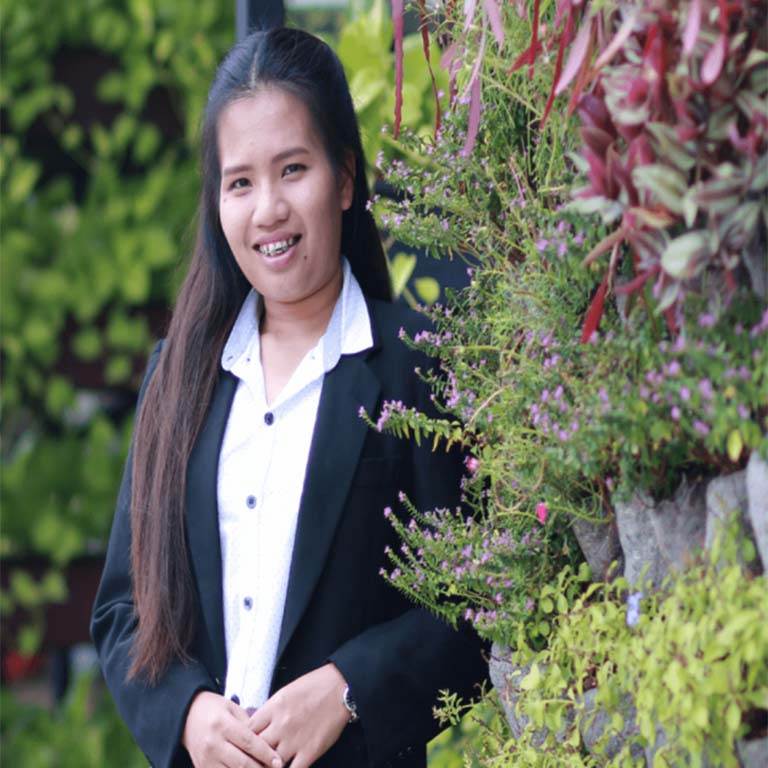 นางสาวพิมพ์ธิดา ธรรมแสง